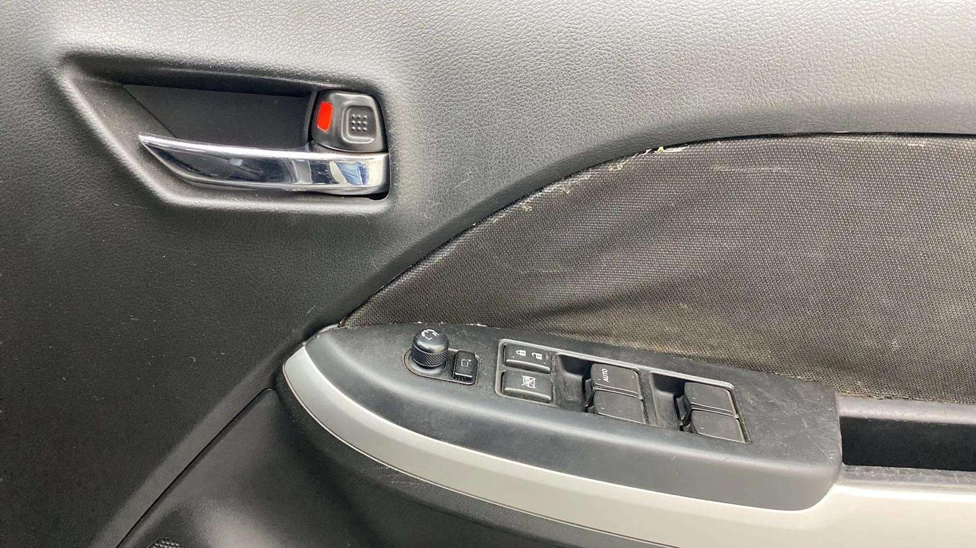 2016 Maruti Baleno DELTA PETROL 1.2, Petrol, Manual, 56,717 km, Driver Side Door Panels Control