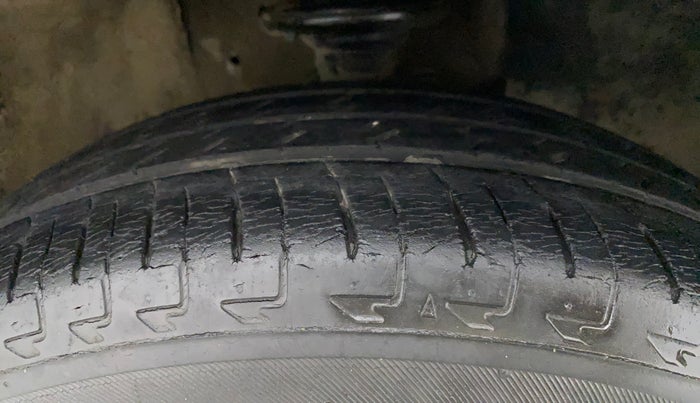 2017 Maruti IGNIS ZETA 1.3, Diesel, Manual, 59,594 km, Right Front Tyre Tread