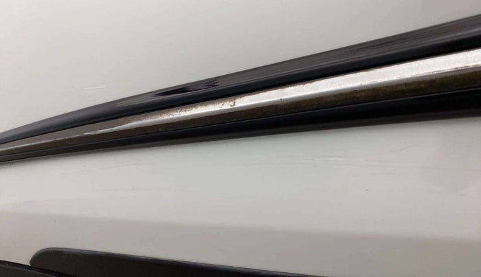 2021 Maruti Vitara Brezza LXI, Petrol, Manual, 59,612 km, Front passenger door - Minor scratches