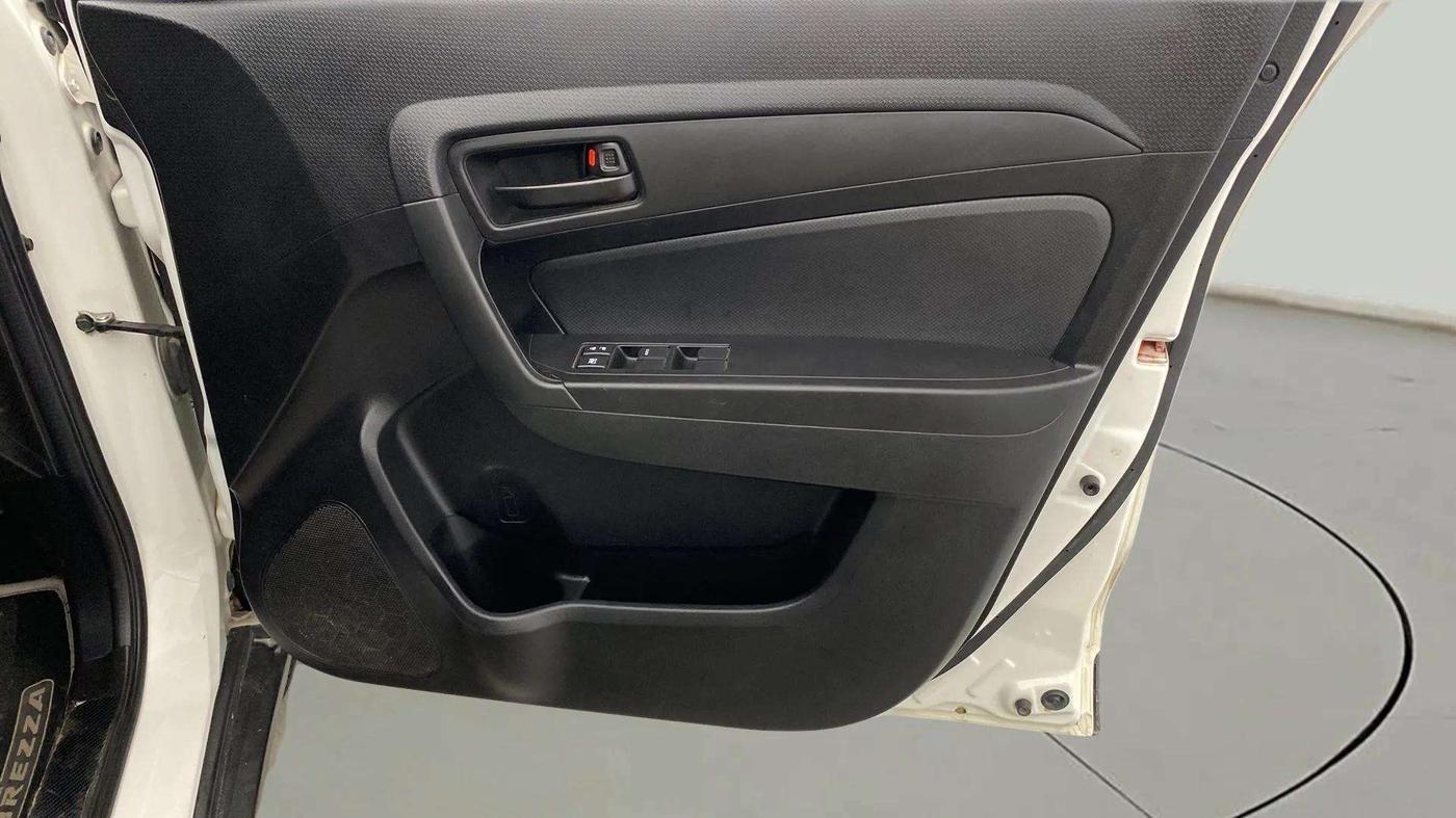 2021 Maruti Vitara Brezza LXI, Petrol, Manual, 59,612 km, Driver Side Door Panels Control