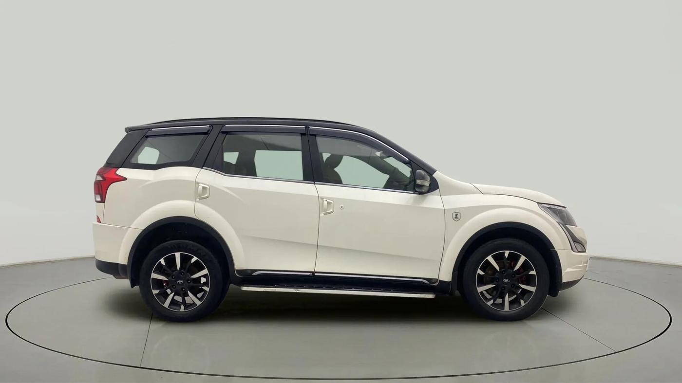 2018 Mahindra XUV500 W11(O), Diesel, Manual, 77,839 km, Right Side View