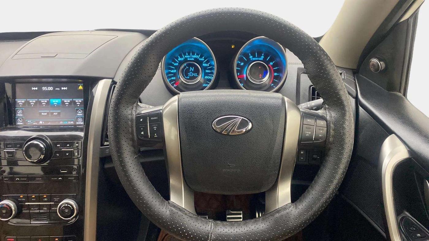 2018 Mahindra XUV500 W11(O), Diesel, Manual, 77,839 km, Steering Wheel Close Up