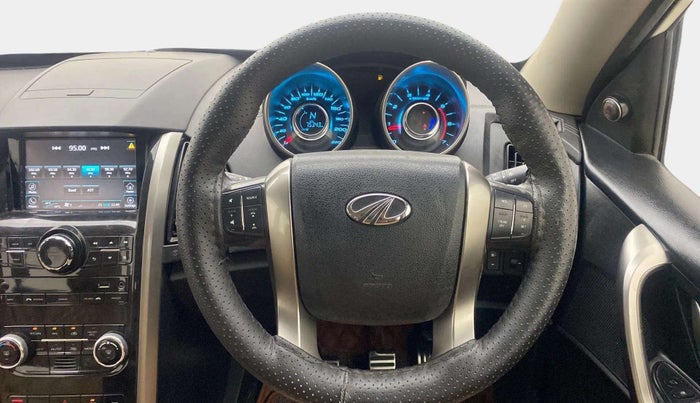 2018 Mahindra XUV500 W11(O), Diesel, Manual, 76,731 km, Steering Wheel Close Up