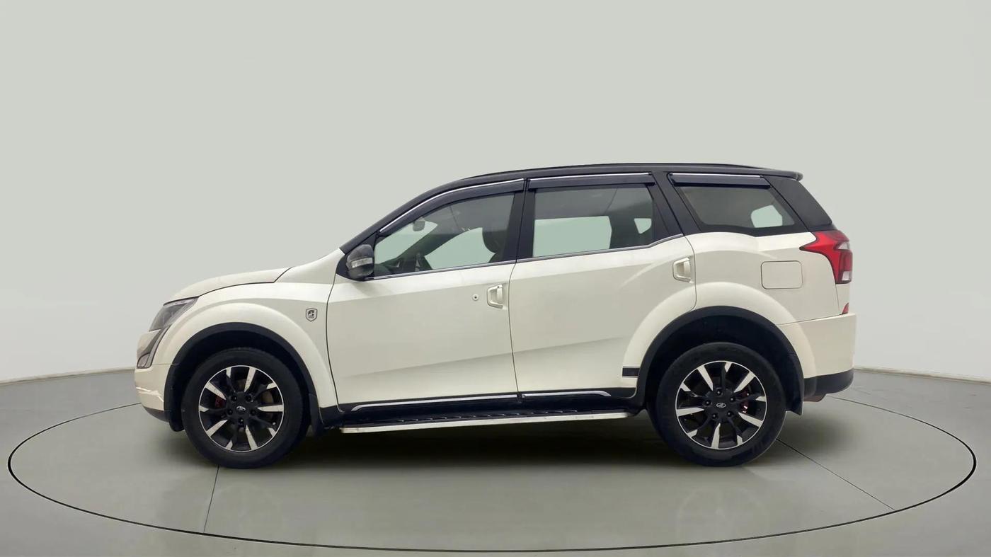 2018 Mahindra XUV500 W11(O), Diesel, Manual, 77,839 km, Left Side