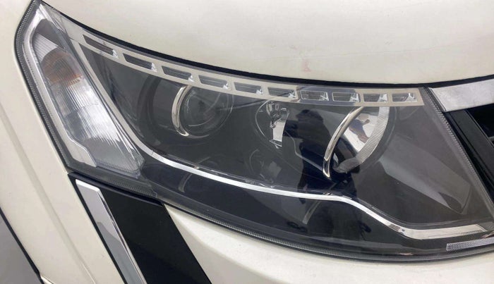 2018 Mahindra XUV500 W11(O), Diesel, Manual, 76,731 km, Right headlight - Cornering lights not working