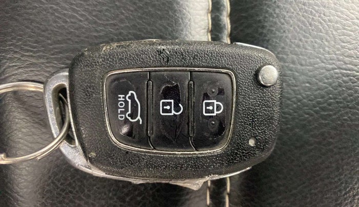 2017 Hyundai Creta E PLUS 1.6 PETROL, Petrol, Manual, 83,717 km, Key Close Up