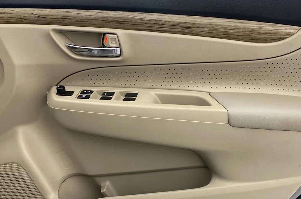 2019 Maruti Ciaz DELTA 1.5 SHVS MT PETROL, Petrol, Manual, 53,345 km, Driver Side Door Panels Control