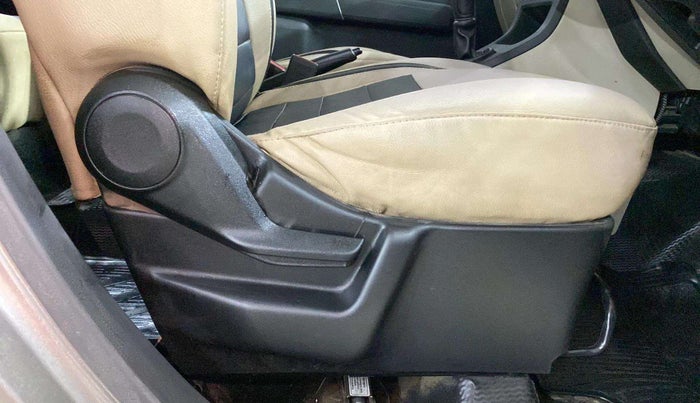 2020 Maruti New Wagon-R LXI CNG 1.0, CNG, Manual, 75,070 km, Driver Side Adjustment Panel