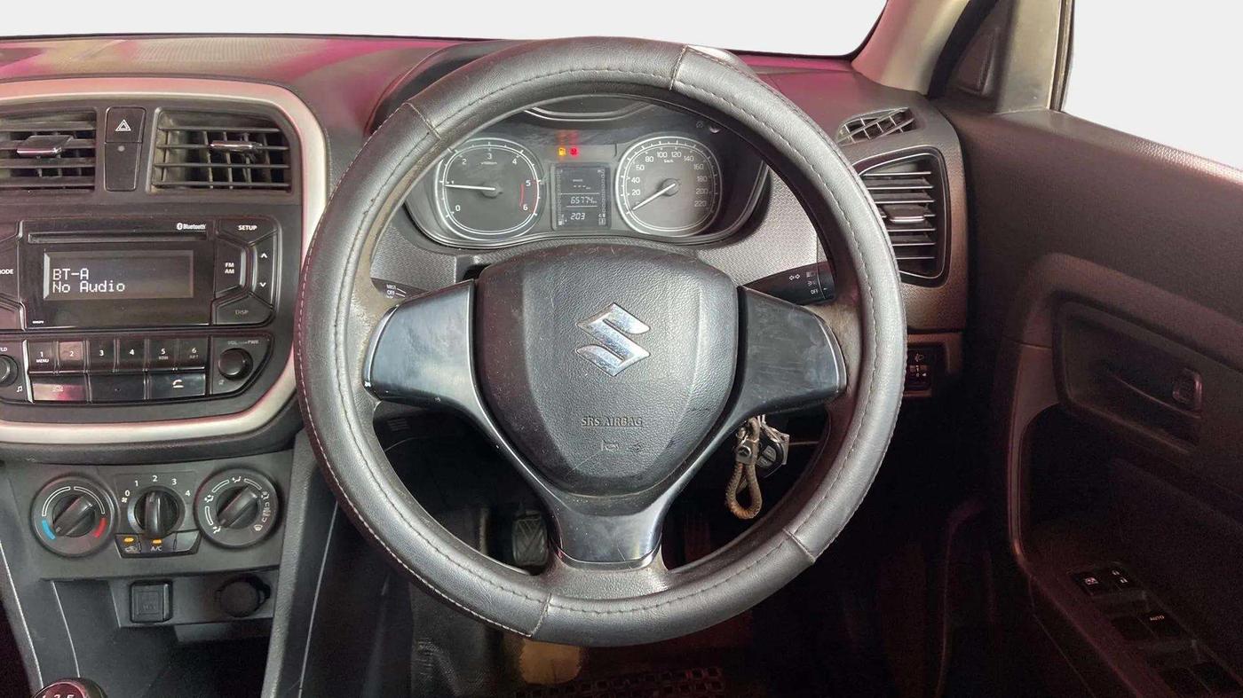 2016 Maruti Vitara Brezza VDI, Diesel, Manual, 65,747 km, Steering Wheel Close Up