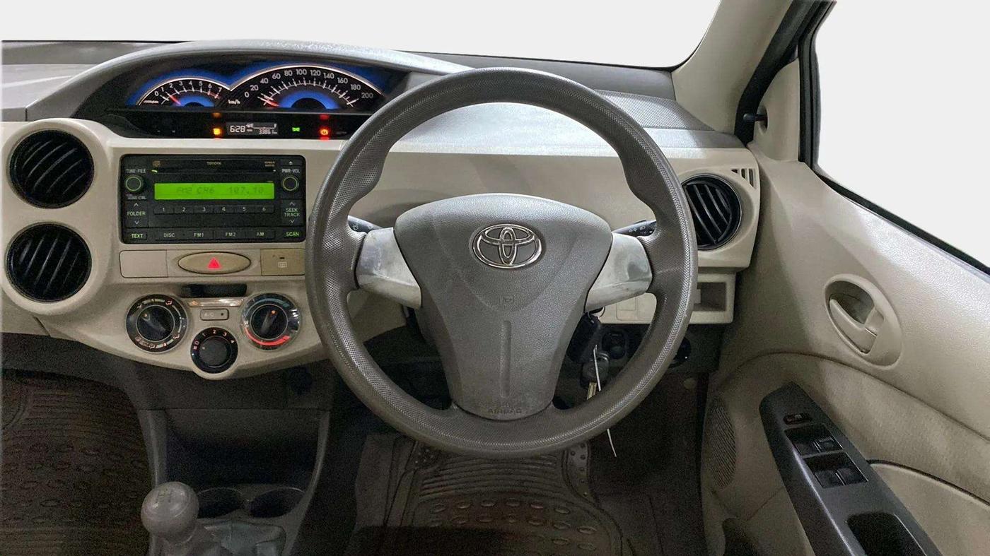 2015 Toyota Etios G, Petrol, Manual, 34,039 km, Steering Wheel Close Up