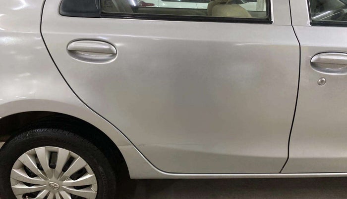 2015 Toyota Etios G, Petrol, Manual, 34,039 km, Right rear door - Minor scratches