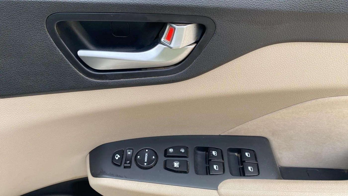 2018 Hyundai Verna 1.6 VTVT SX, Petrol, Manual, 11,496 km, Driver Side Door Panels Control