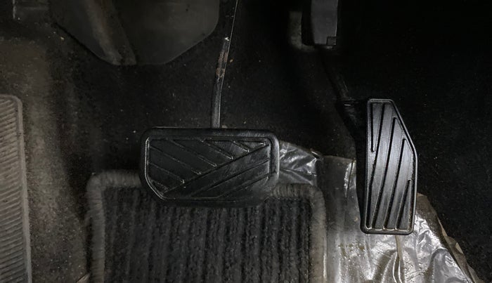 2019 Maruti XL6 ALPHA AT, Petrol, Automatic, 55,188 km, Pedals