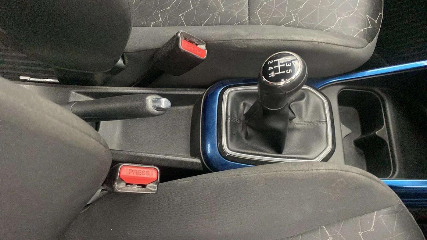 2018 Maruti IGNIS ALPHA 1.2, Petrol, Manual, 61,440 km, Gear Lever