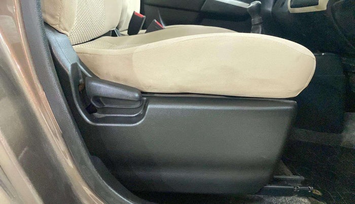 2017 Maruti Wagon R 1.0 LXI CNG, CNG, Manual, 27,024 km, Driver Side Adjustment Panel