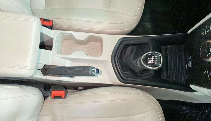 2019 Mahindra XUV300 W6 1.2 PETROL, Petrol, Manual, 35,254 km, Gear Lever