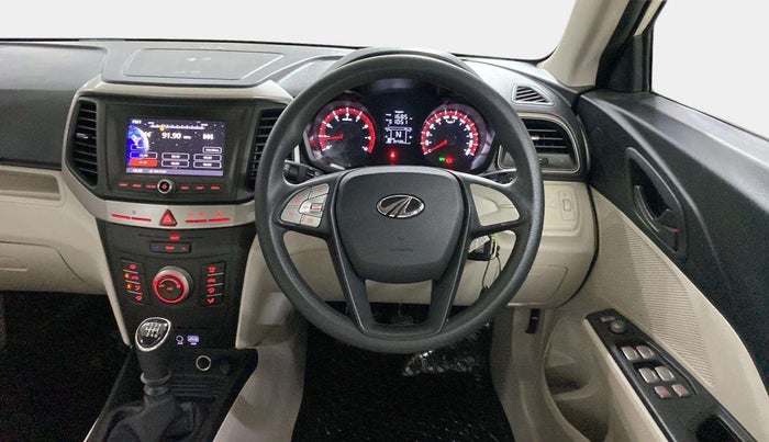 2019 Mahindra XUV300 W6 1.2 PETROL, Petrol, Manual, 35,254 km, Steering Wheel Close Up