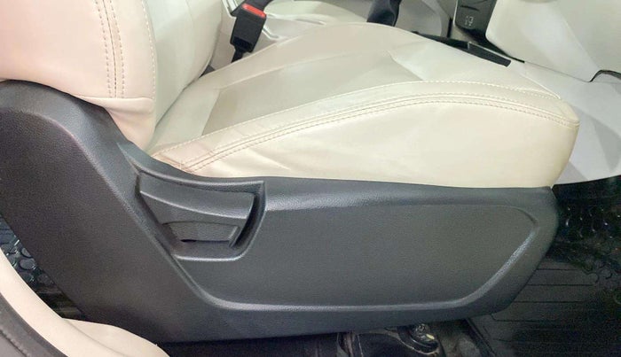 2019 Mahindra XUV300 W6 1.2 PETROL, Petrol, Manual, 35,254 km, Driver Side Adjustment Panel