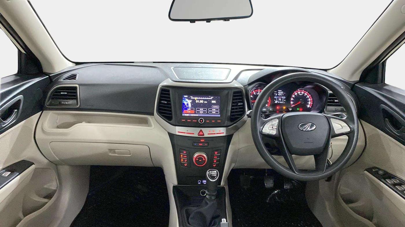2019 Mahindra XUV300 W6 1.2 PETROL, Petrol, Manual, 35,254 km, Dashboard