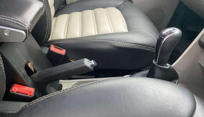2016 Tata Tiago XZ PETROL, Petrol, Manual, 30,553 km, Gear Lever