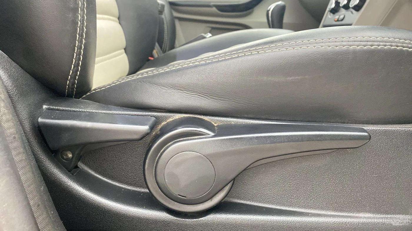 2016 Tata Tiago XZ PETROL, Petrol, Manual, 30,553 km, Driver Side Adjustment Panel