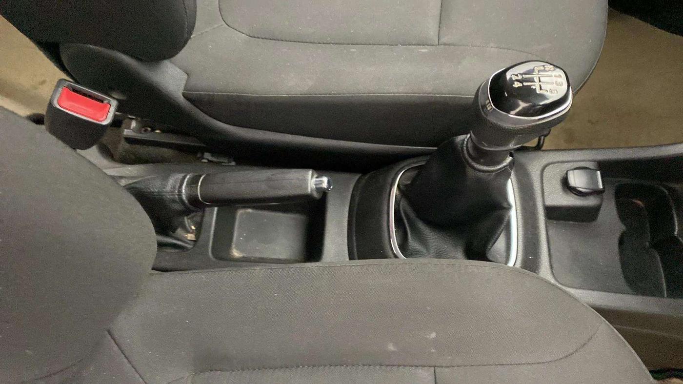 2019 Renault Kwid RXT 0.8 (O), Petrol, Manual, 36,785 km, Gear Lever