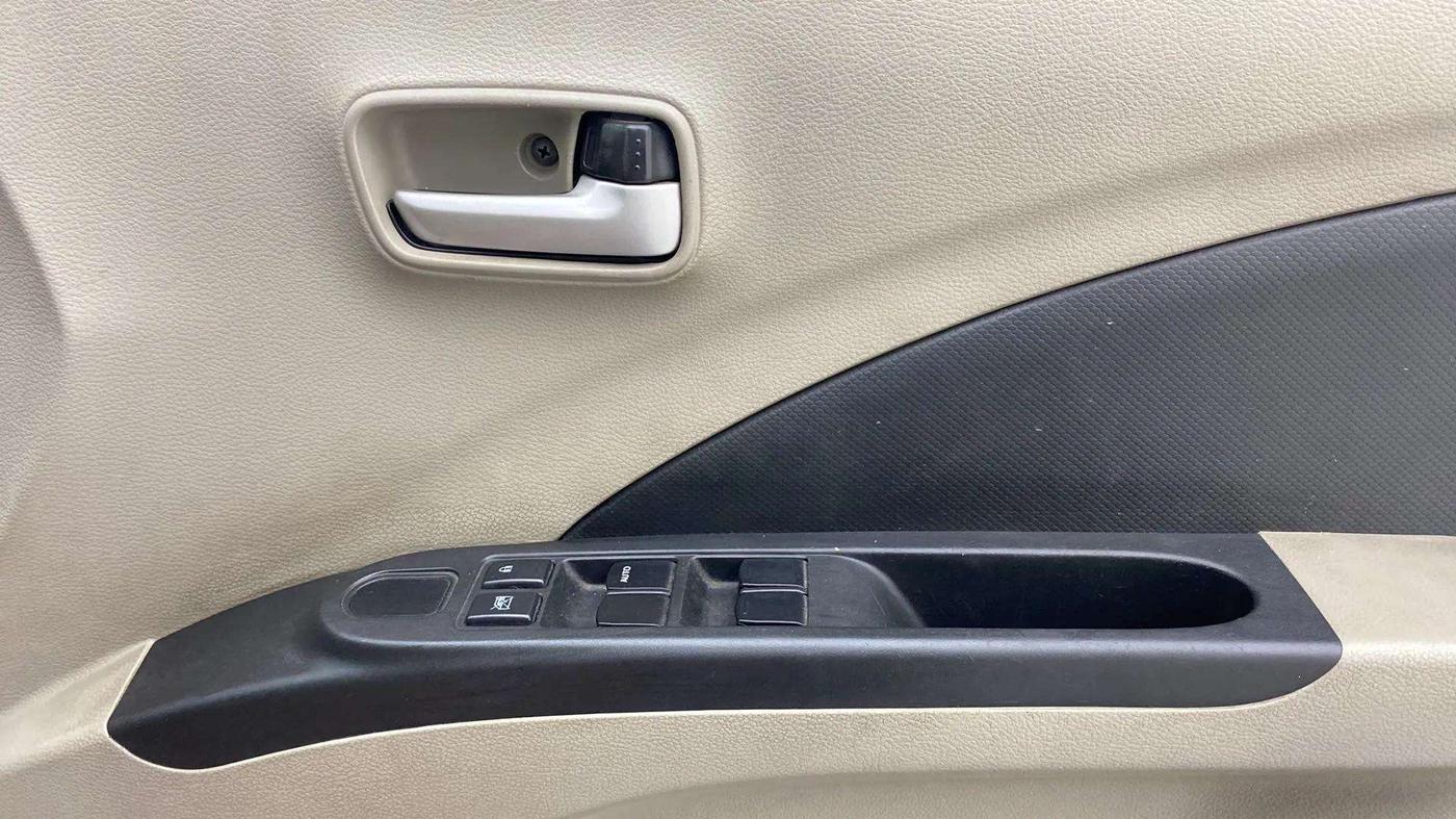 2015 Maruti Celerio VXI, Petrol, Manual, 97,386 km, Driver Side Door Panels Control