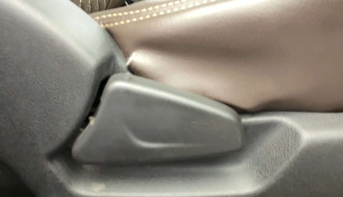 2018 Renault Kwid RXT 1.0 AMT (O), Petrol, Automatic, 28,141 km, Driver Side Adjustment Panel