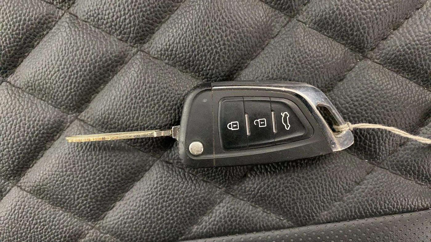 2018 Hyundai Grand i10 MAGNA 1.2 KAPPA VTVT, CNG, Manual, 83,514 km, Key Close Up