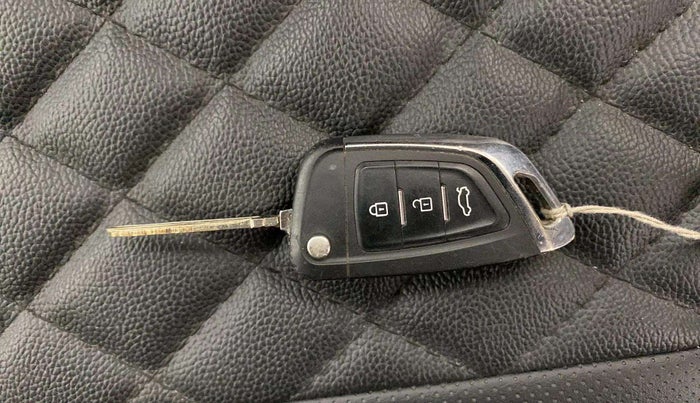 2018 Hyundai Grand i10 MAGNA 1.2 KAPPA VTVT, CNG, Manual, 83,514 km, Key Close Up