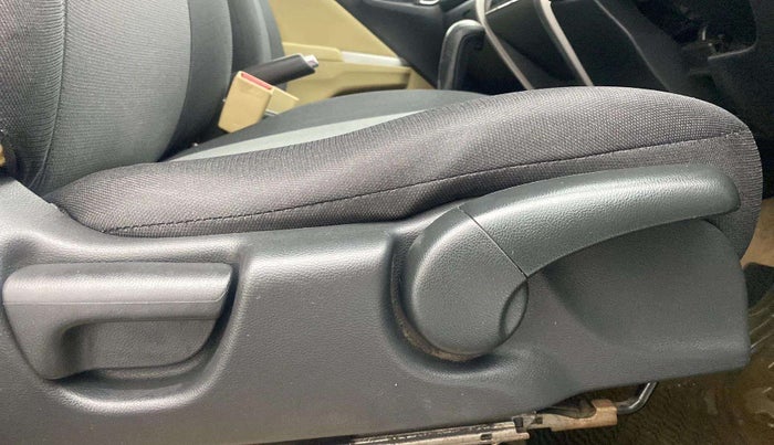 2017 Honda City 1.5L I-VTEC VX CVT, Petrol, Automatic, 1,24,652 km, Driver Side Adjustment Panel