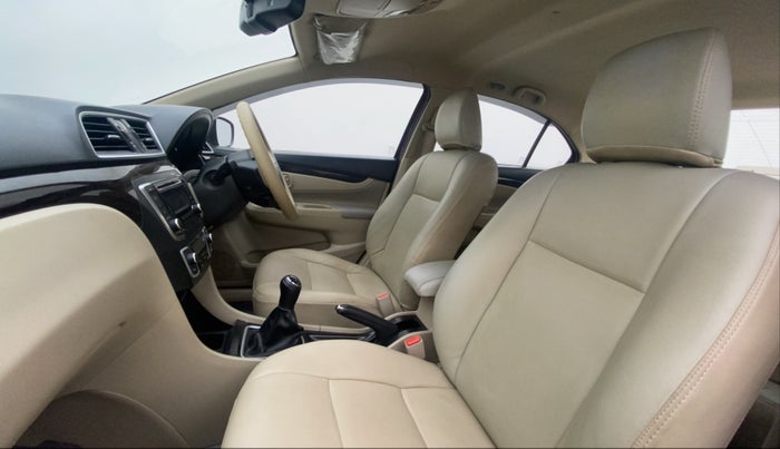 2017 Maruti Ciaz ZETA 1.4  MT PETROL, Petrol, Manual, 97,517 km, Right Side Front Door Cabin
