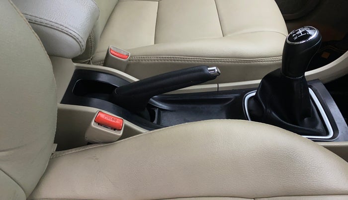 2017 Maruti Ciaz ZETA 1.4  MT PETROL, Petrol, Manual, 97,517 km, Gear Lever