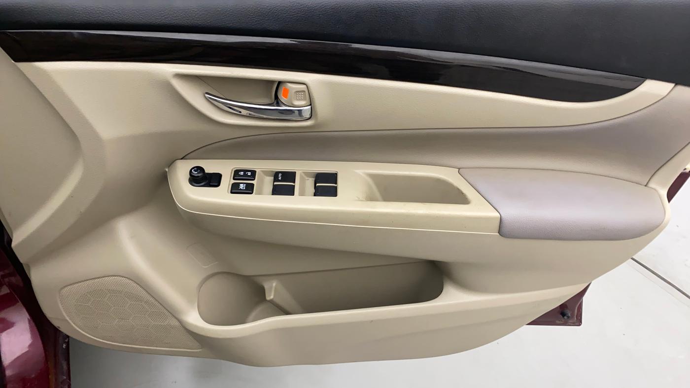 2017 Maruti Ciaz ZETA 1.4  MT PETROL, Petrol, Manual, 97,517 km, Driver Side Door Panels Control