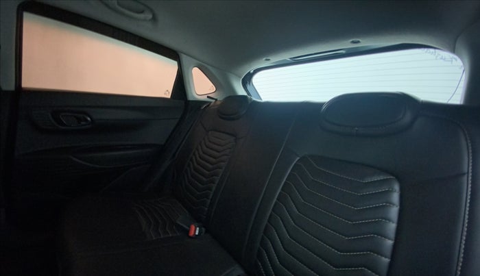 2021 Hyundai NEW I20 SPORTZ 1.2 MT, Petrol, Manual, 16,117 km, Right Side Rear Door Cabin