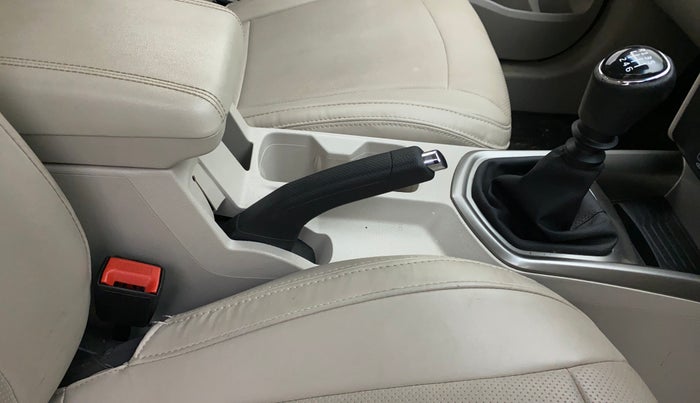 2021 Mahindra XUV300 W8 1.2 PETROL, Petrol, Manual, 19,318 km, Gear Lever