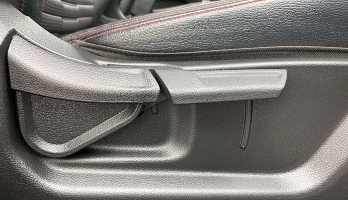 2022 KIA SONET GTX PLUS 1.5 AT, Diesel, Automatic, 13,695 km, Driver Side Adjustment Panel