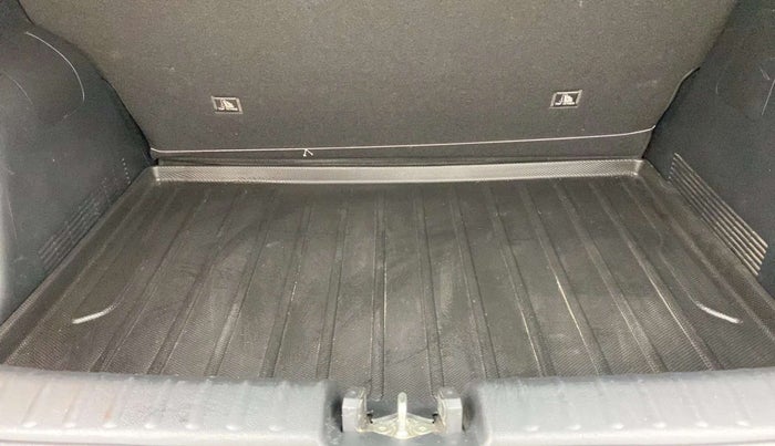 2022 KIA SONET GTX PLUS 1.5 AT, Diesel, Automatic, 13,695 km, Boot Inside