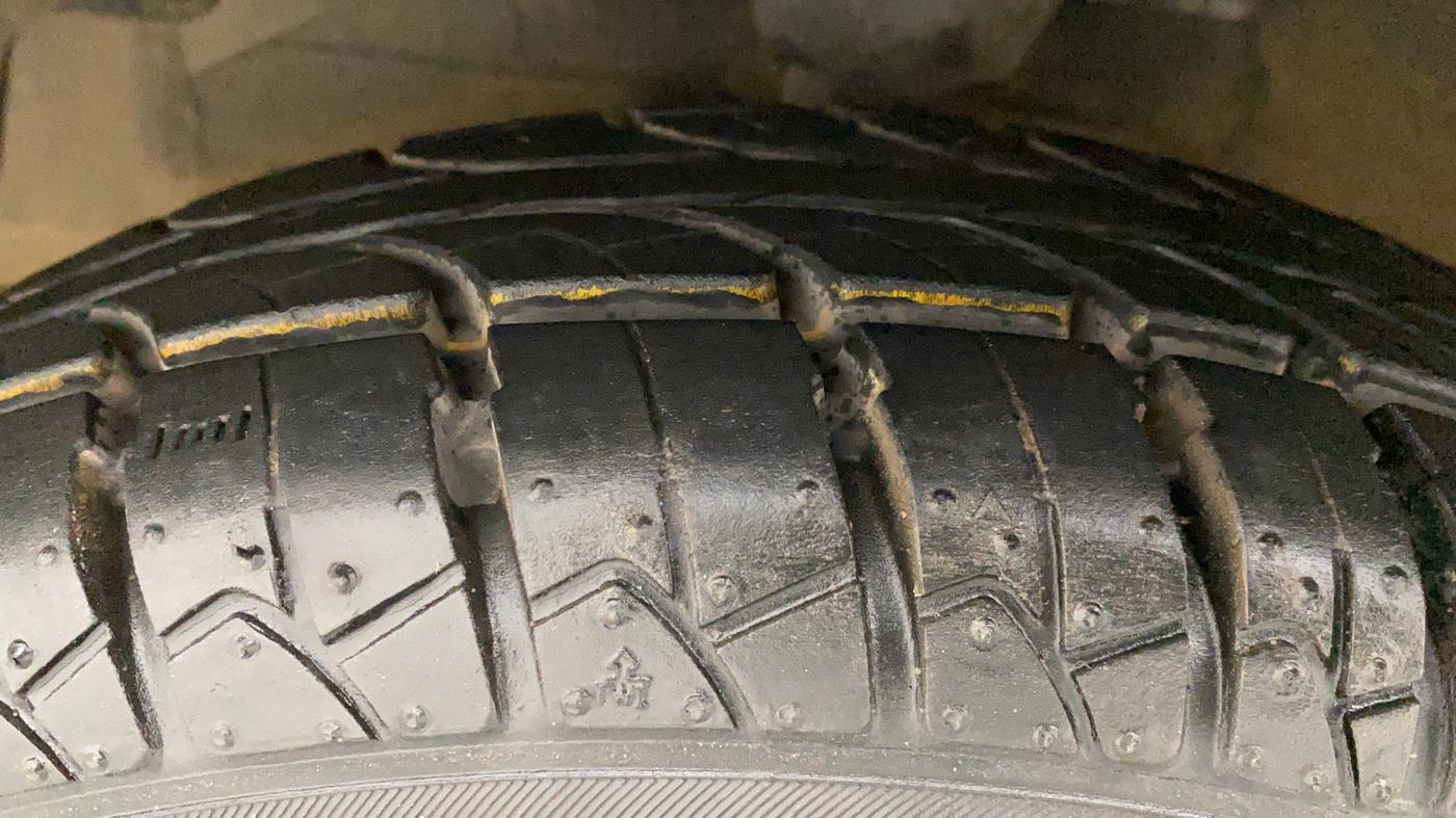 2011 Hyundai Eon MAGNA O, Petrol, Manual, 69,836 km, Left Front Tyre Tread