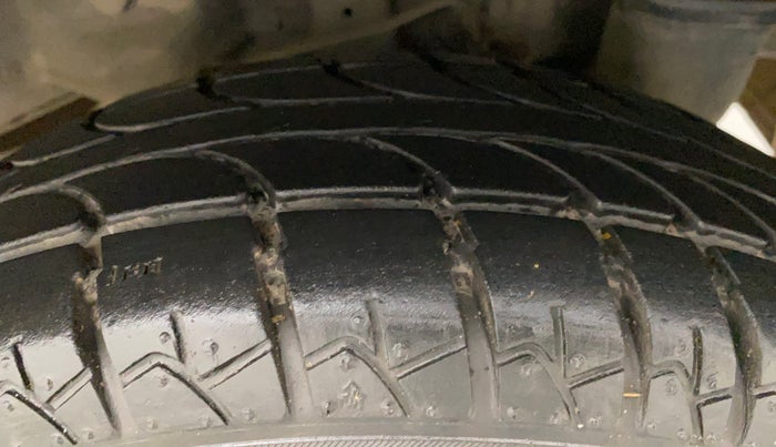 2011 Hyundai Eon MAGNA O, Petrol, Manual, 69,836 km, Left Rear Tyre Tread