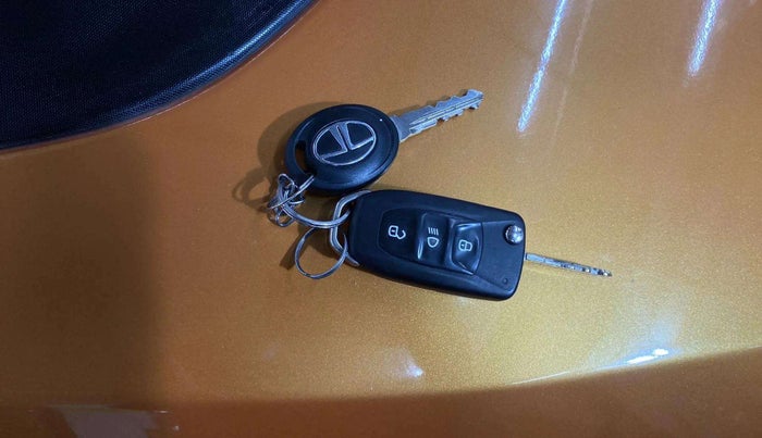 2018 Tata Tiago XZ PETROL, Petrol, Manual, 63,943 km, Key Close Up