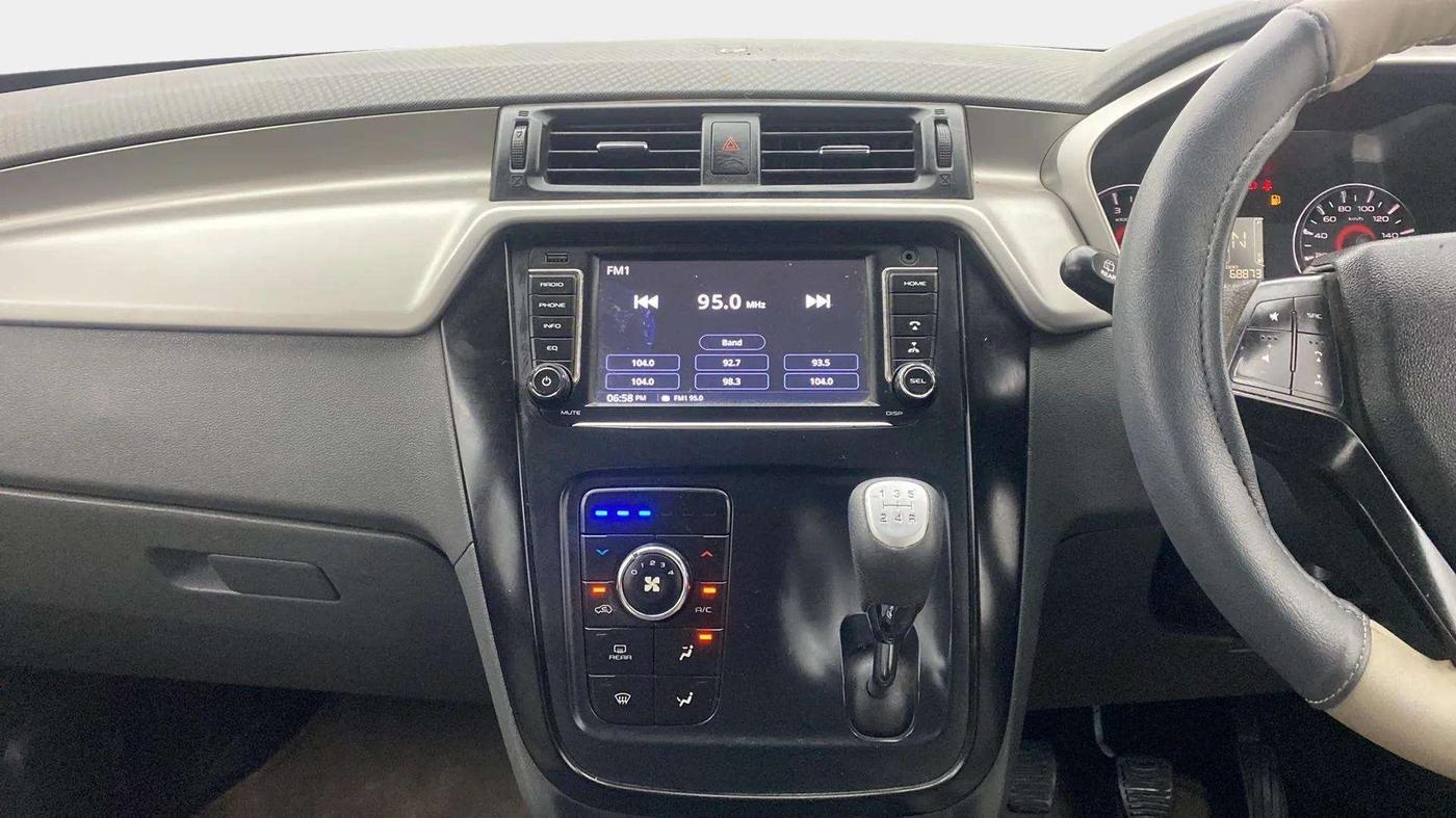 2018 Mahindra KUV 100 NXT K6+ P 6 STR, Petrol, Manual, 69,050 km, Air Conditioner