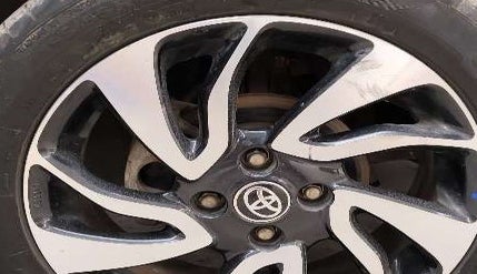 2021 Toyota Glanza V, Petrol, Manual, 39,705 km, Left front tyre - Minor crack