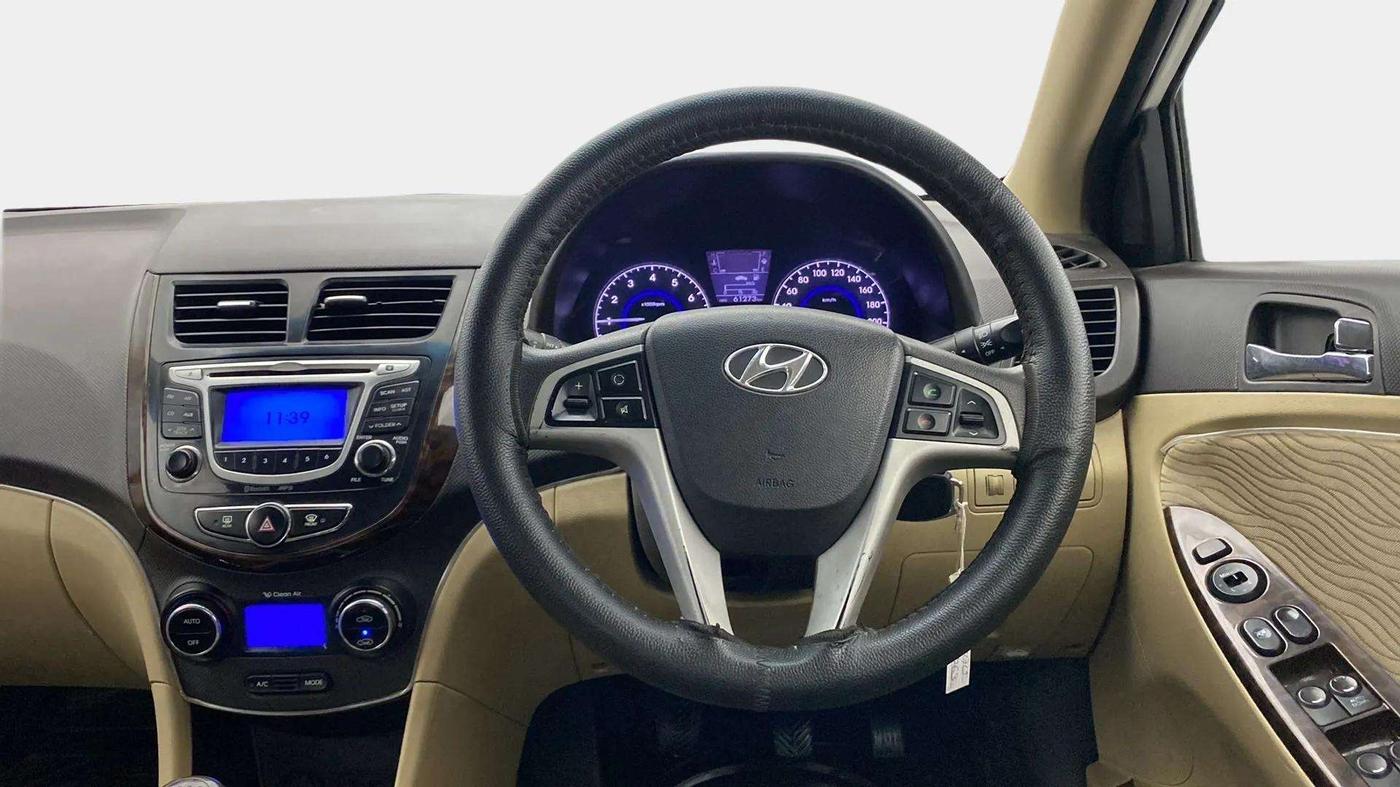 2014 Hyundai Verna FLUIDIC 1.6 VTVT SX, Petrol, Manual, 61,695 km, Steering Wheel Close Up
