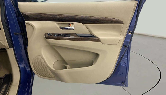 2019 Maruti Ertiga ZXI+ SHVS, Petrol, Manual, 54,244 km, Driver Side Door Panels Control