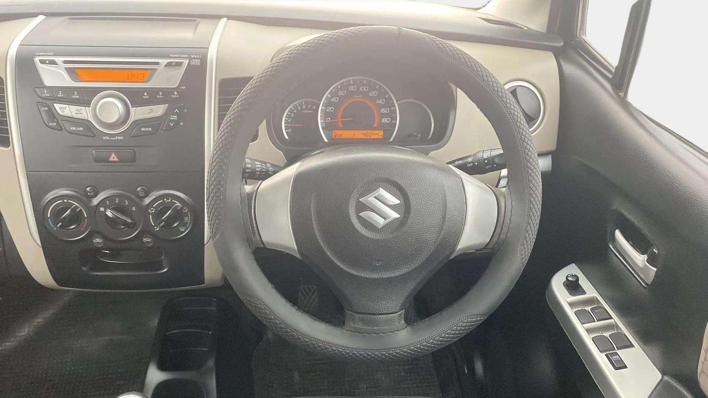 2014 Maruti Wagon R 1.0 VXI, Petrol, Manual, 48,818 km, Steering Wheel Close Up
