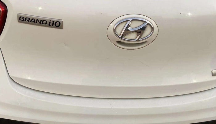 2019 Hyundai Grand i10 MAGNA 1.2 KAPPA VTVT, Petrol, Manual, 76,761 km, Dicky (Boot door) - Minor scratches