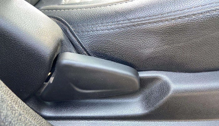 2018 Renault Kwid RXT 1.0, Petrol, Manual, 59,871 km, Driver Side Adjustment Panel