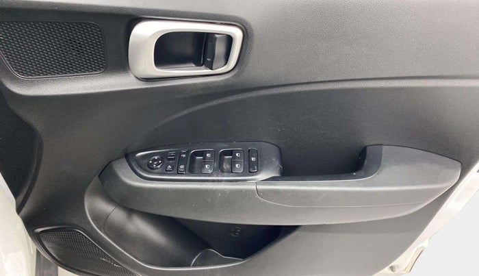 2022 Hyundai VENUE SX 1.5 (O) EXECUTIVE CRDI, Diesel, Manual, 56,285 km, Driver Side Door Panels Control