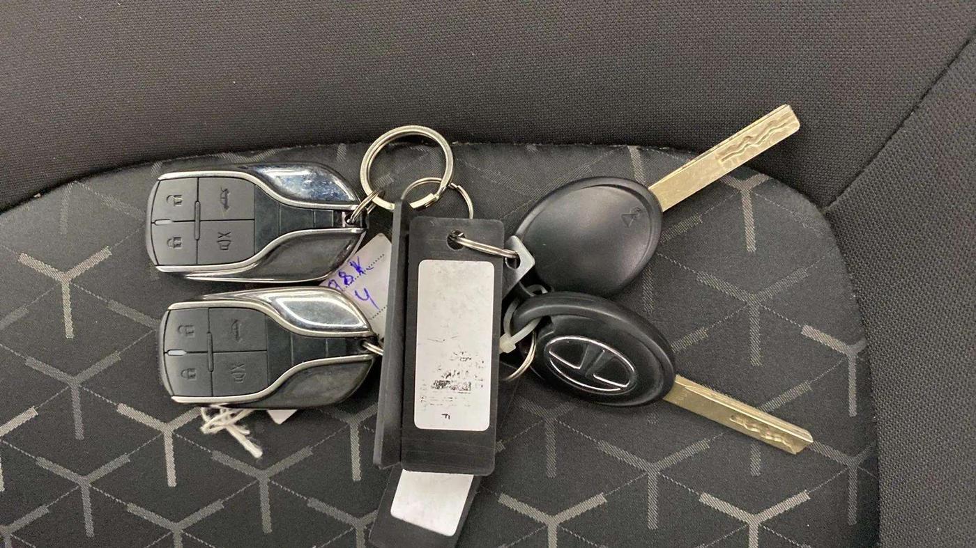 2023 Tata NEXON XE PETROL, Petrol, Manual, 8,774 km, Key Close Up